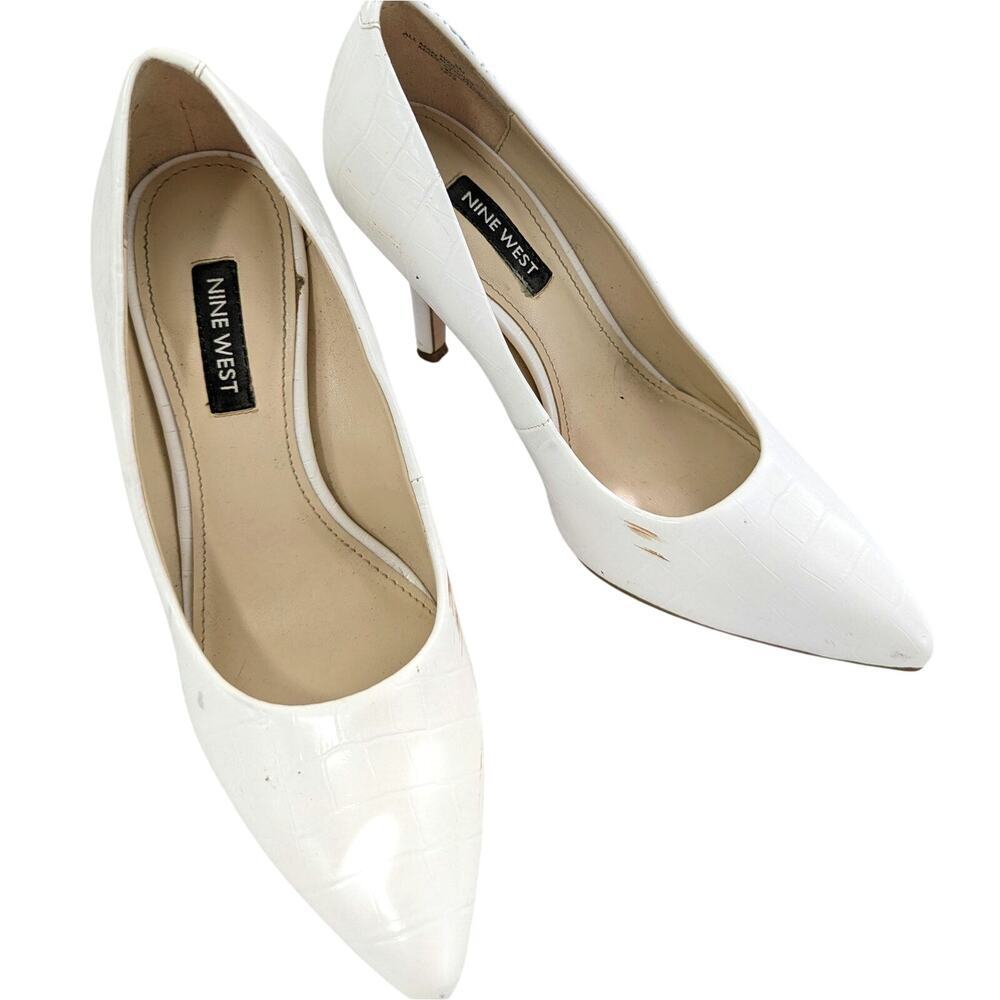 NINE WEST! ELEGANT & CHIC CREAM FAUX ALLIGATOR LEATHER PUMPS, HEELS! SZ 5M